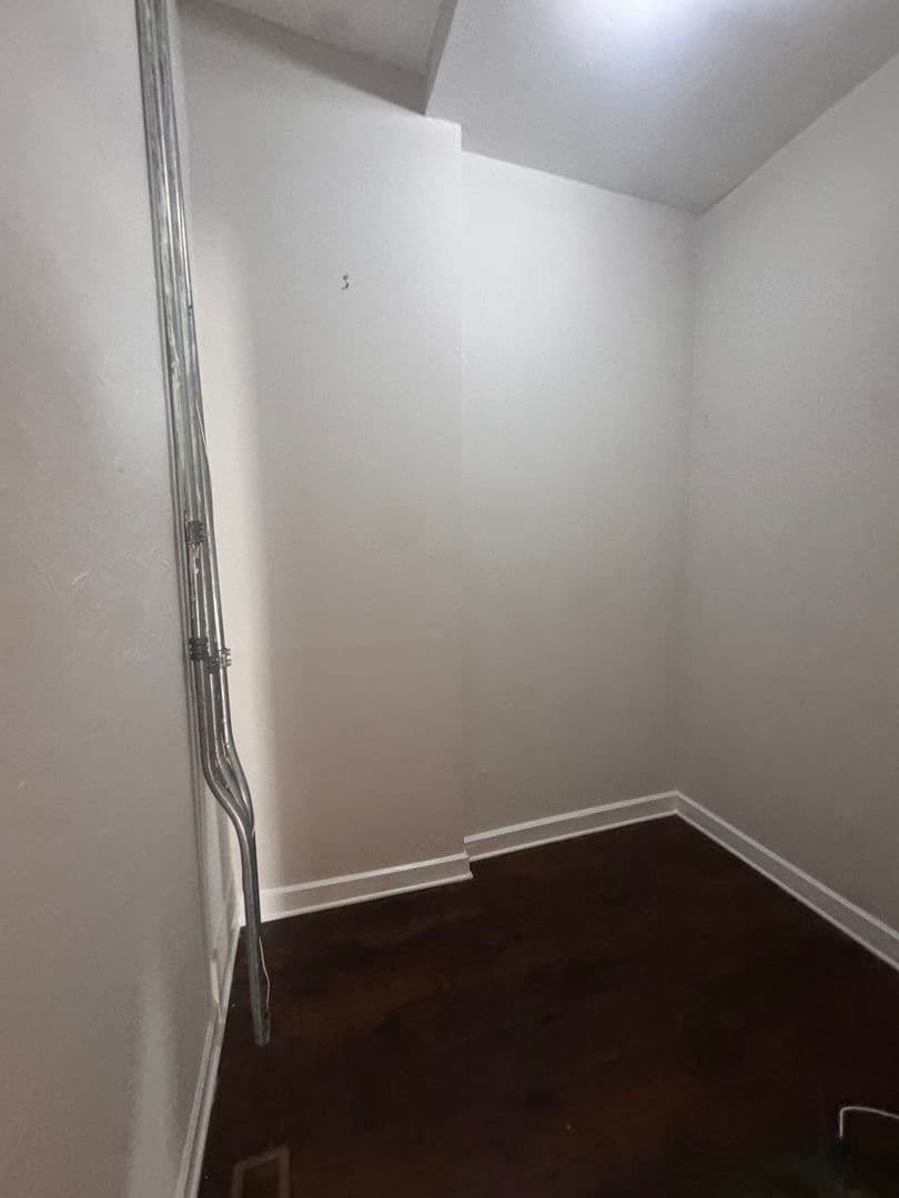 Chicago Apartment: 2065 Coulter St