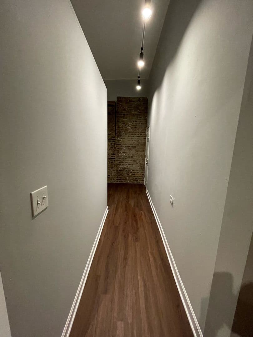 Chicago Apartment: 2065 Coulter St
