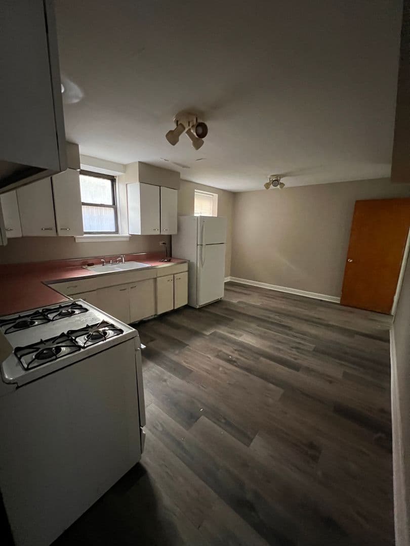 Chicago Apartment: 5718 N. Mozart St.