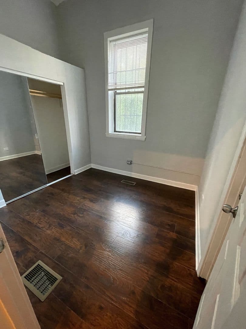 Chicago Apartment: 2065 Coulter St