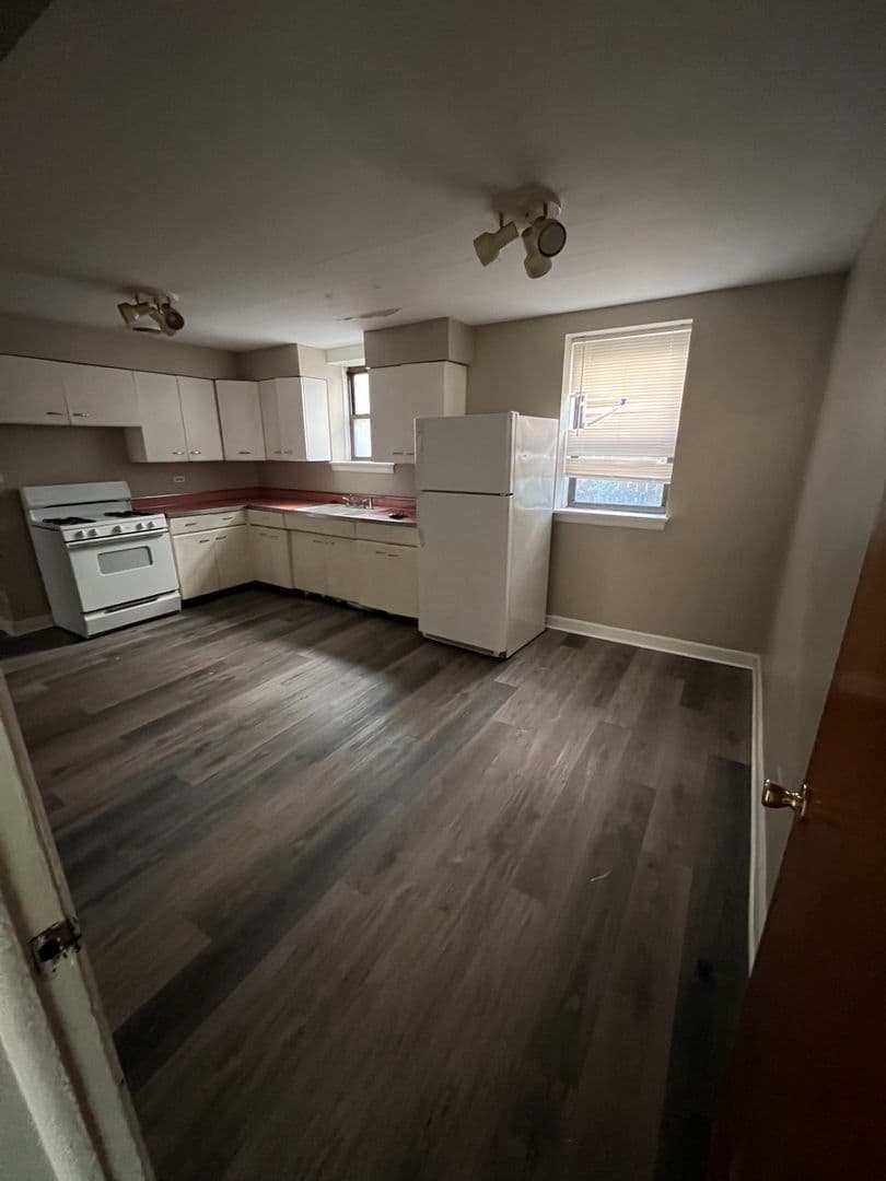 Chicago Apartment: 5718 N. Mozart St.