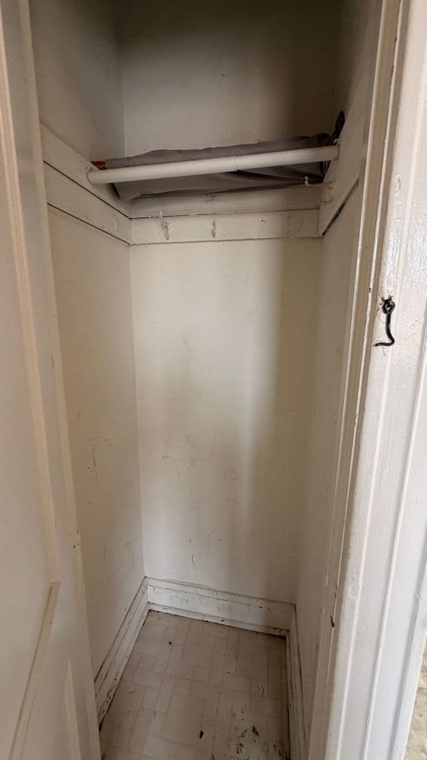 Chicago Apartment: 927 S. Claremont Ave