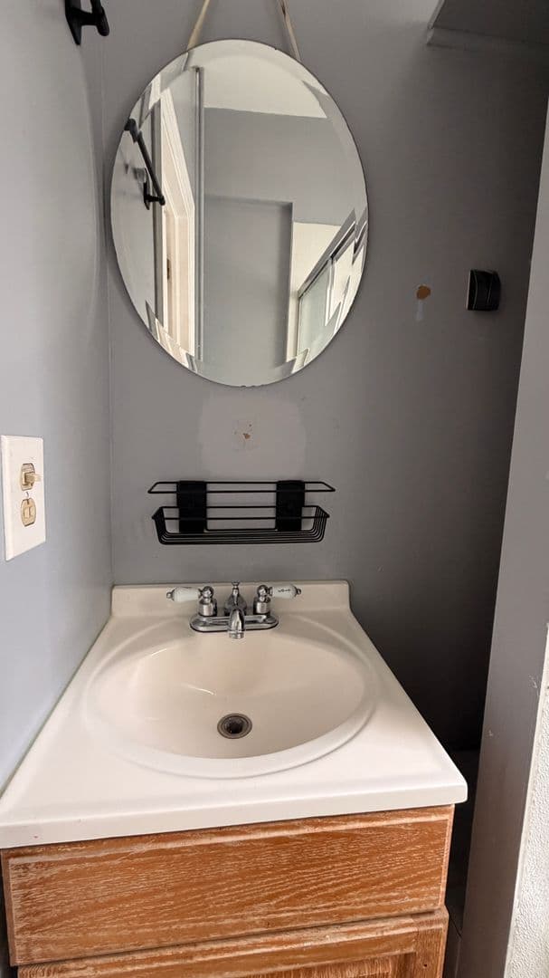 Chicago Apartment: 927 S. Claremont Ave