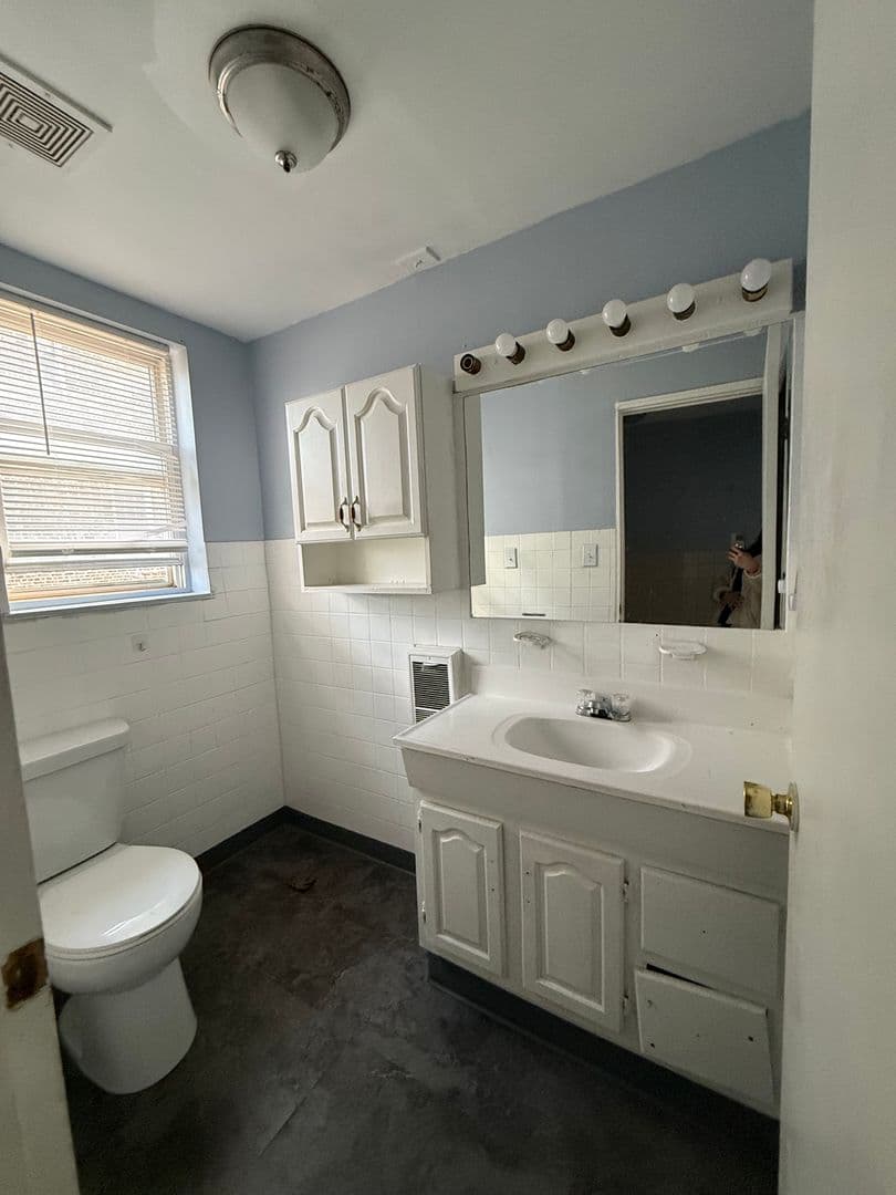 Chicago Apartment: 2101 S. Marshall Blvd & 2867-69 W. 21st St