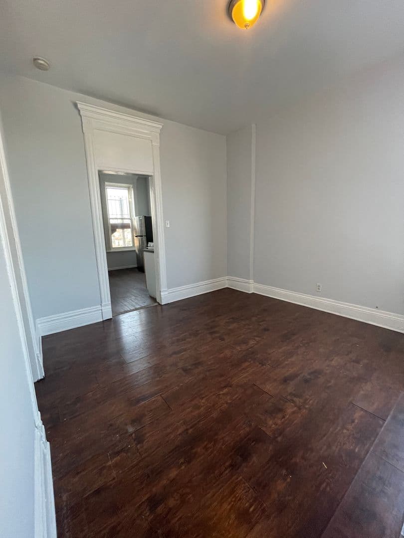 Chicago Apartment: 2003 W. Cermak Rd