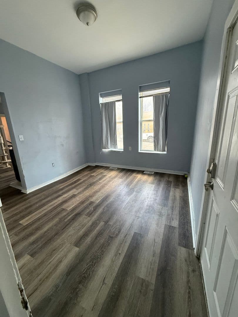 Chicago Apartment: 2101 S. Marshall Blvd & 2867-69 W. 21st St