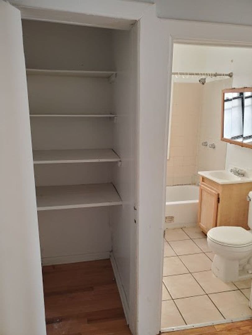 Chicago Apartment: 2200-2210 S. Marshall Blvd