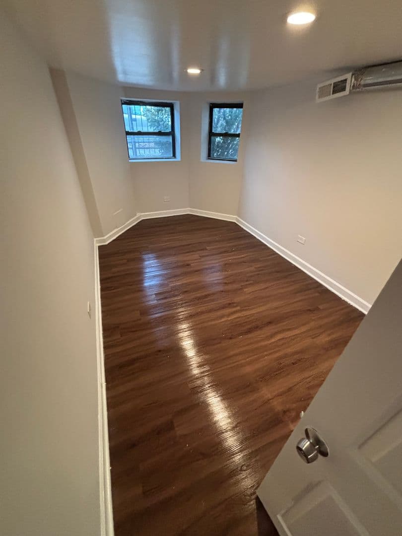 Chicago Apartment: 3042 W. Cullerton St