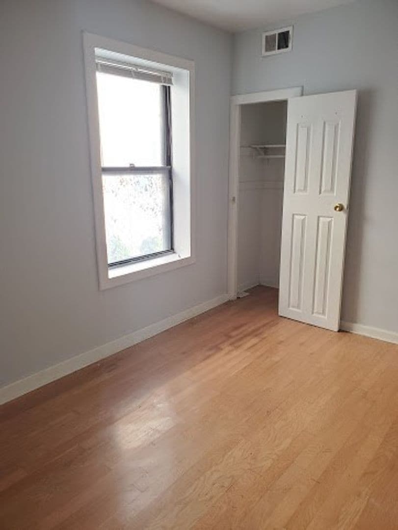 Chicago Apartment: 2200-2210 S. Marshall Blvd