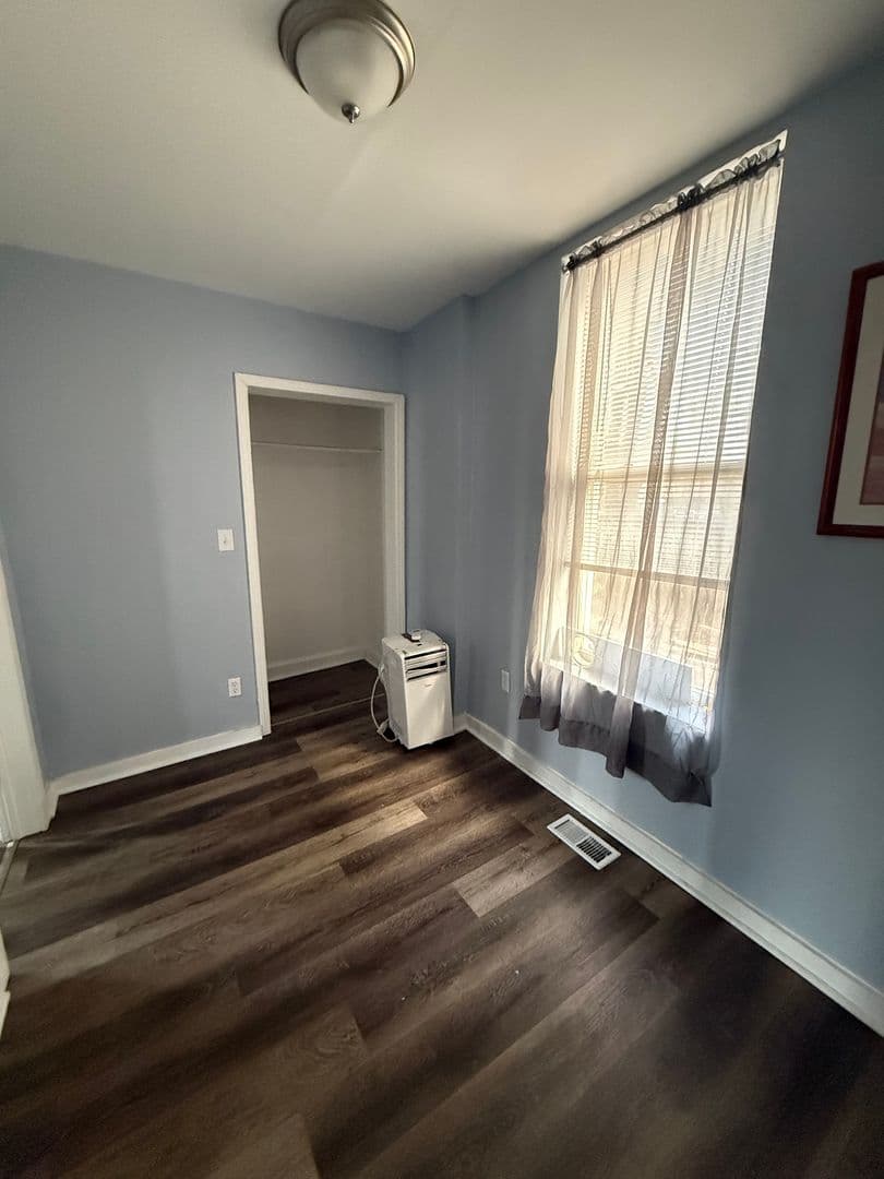 Chicago Apartment: 2101 S. Marshall Blvd & 2867-69 W. 21st St