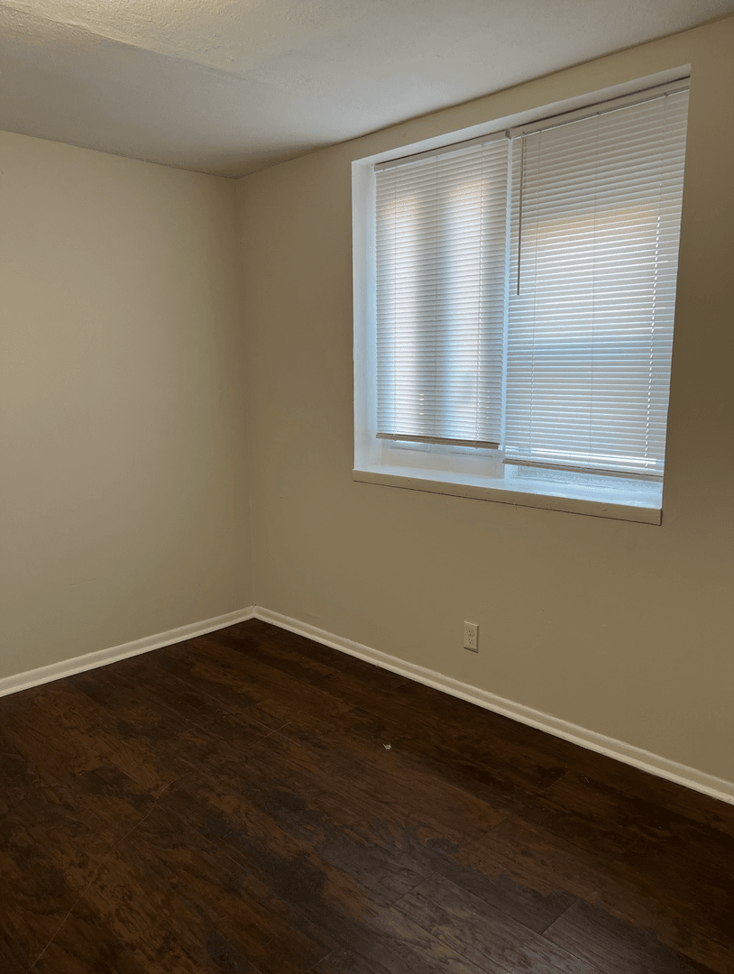 Chicago Apartment: 2200-2210 S. Marshall Blvd