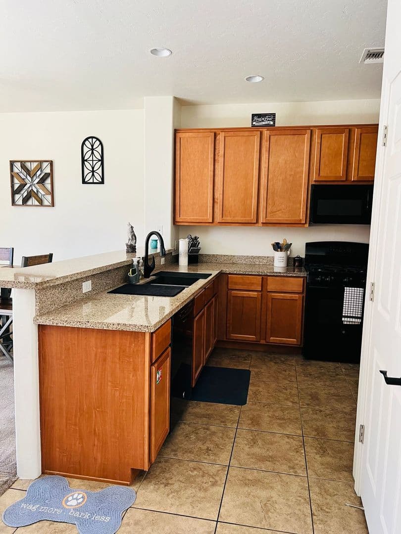 Sierra Vista House: 2090 Cascadia Dr