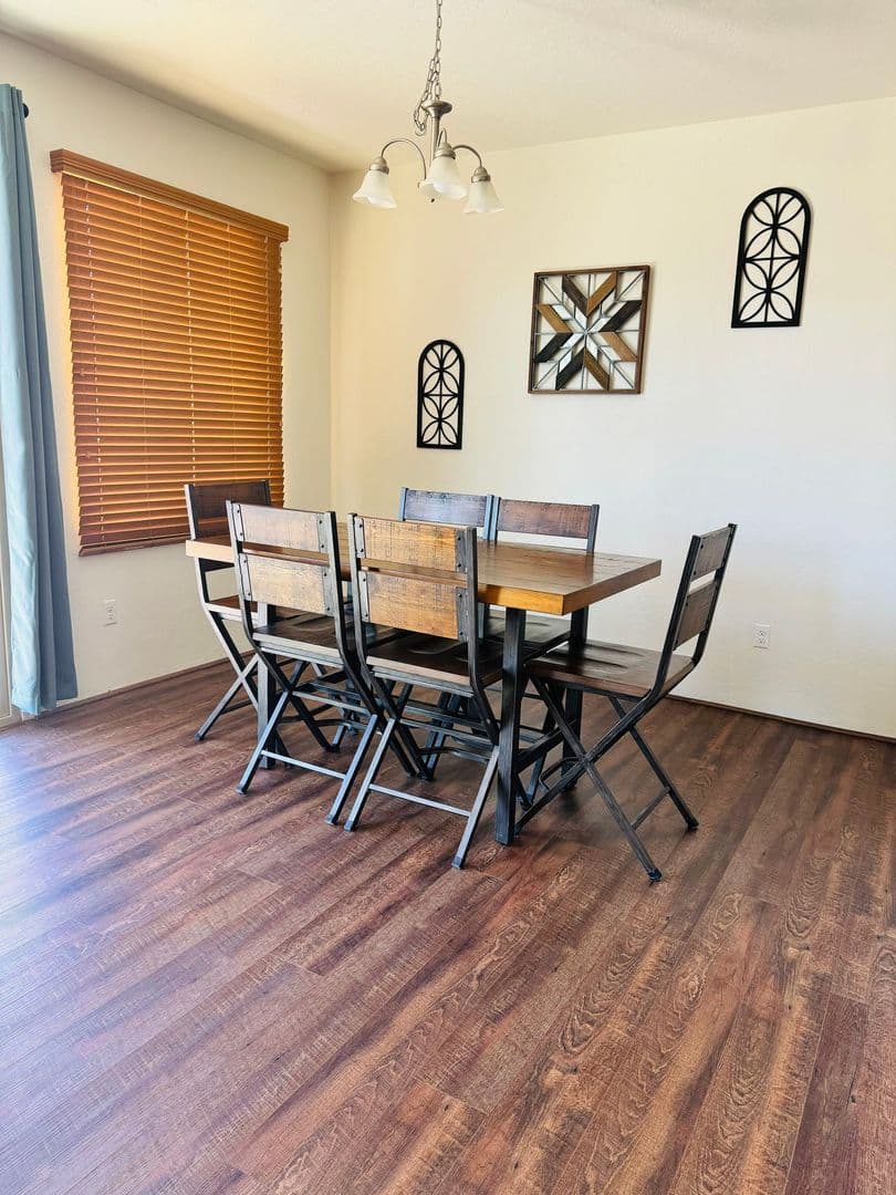 Sierra Vista House: 2090 Cascadia Dr