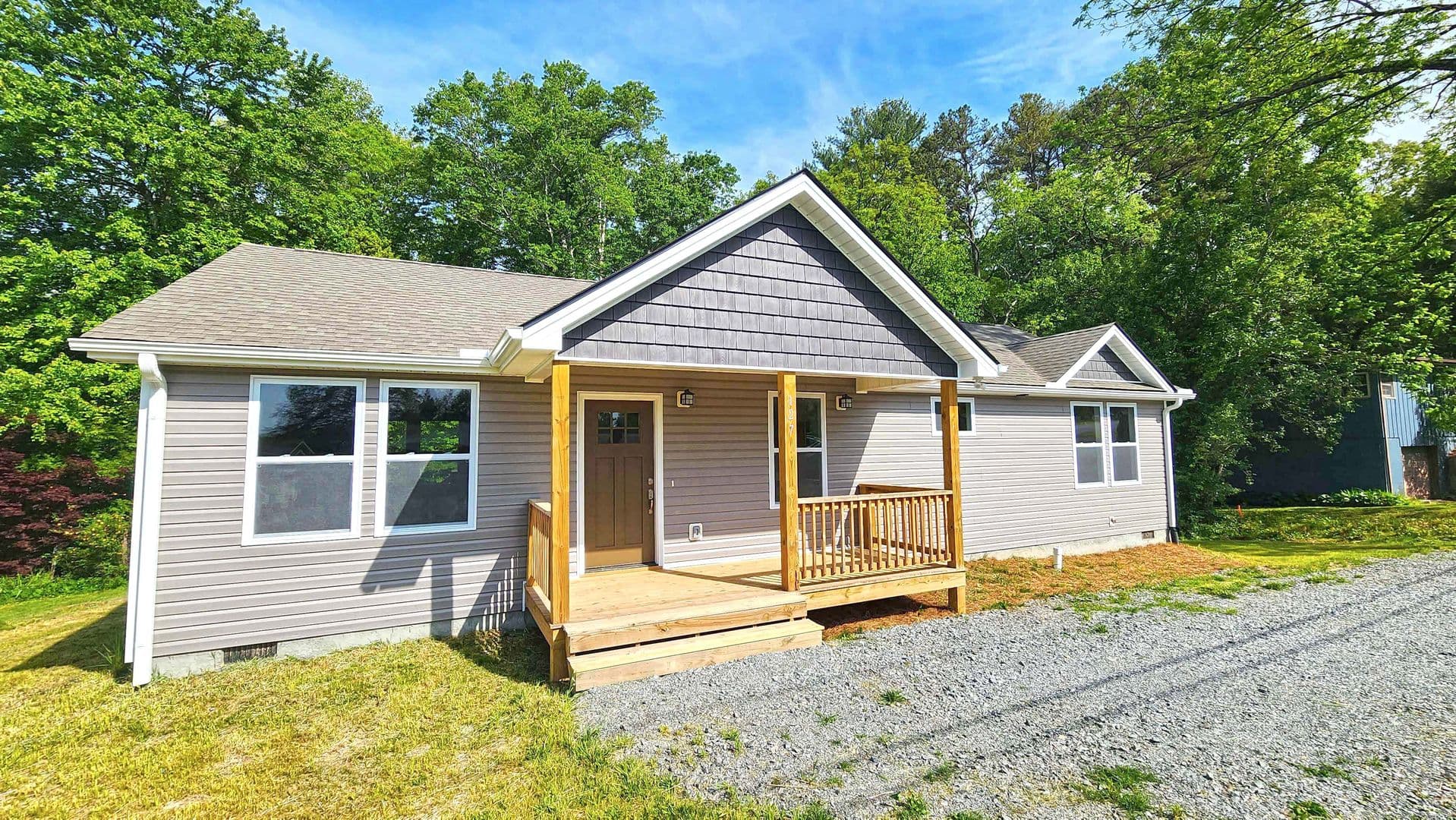 Brevard House: 127 Hawthorne Drive