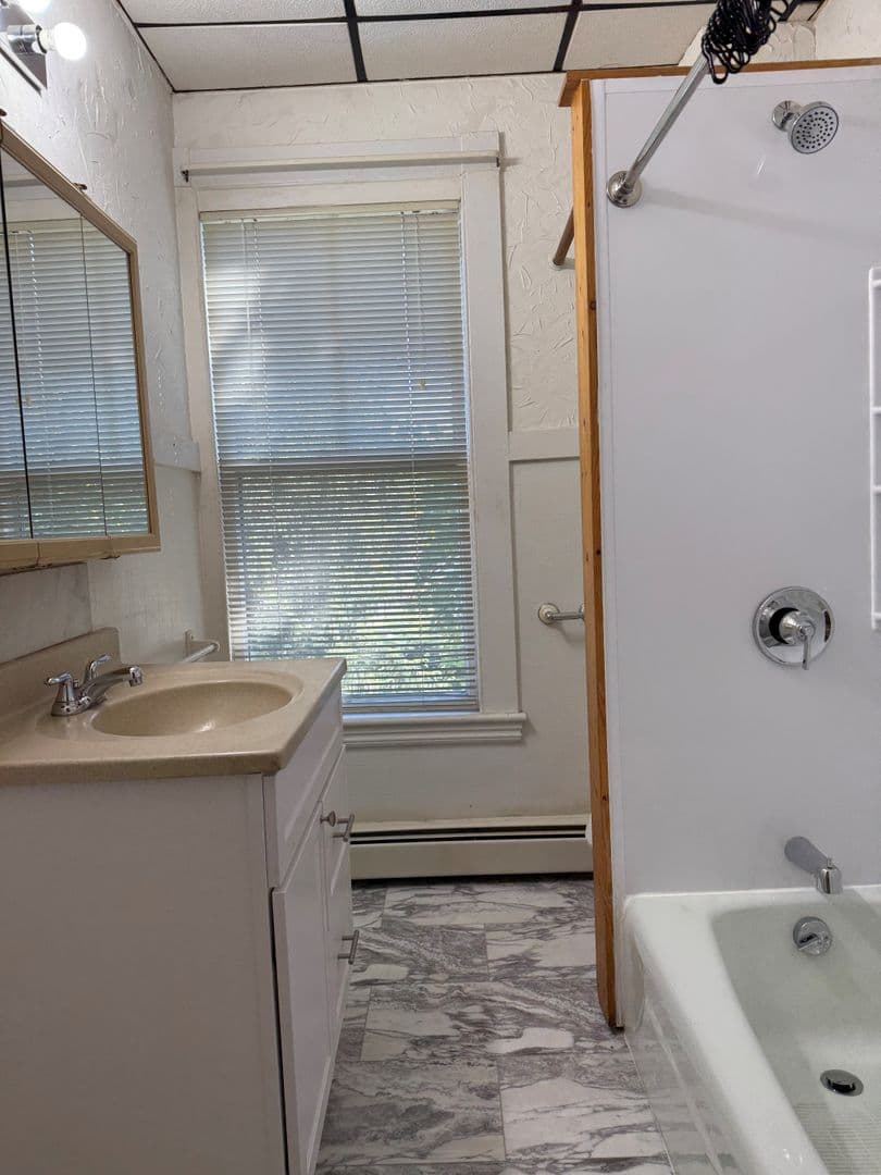 Westbrook Apartment: 66 Stroudwater St. #2