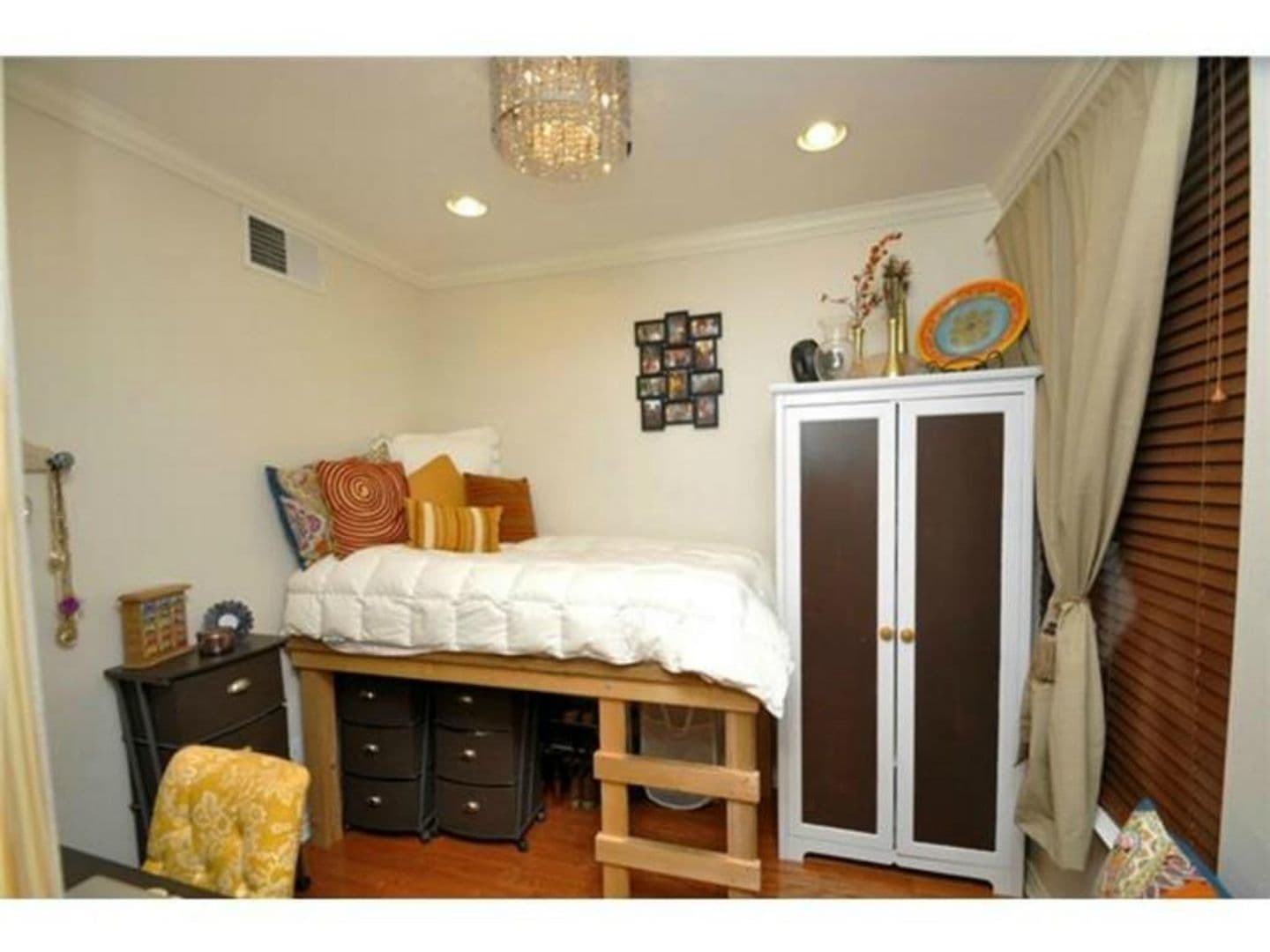 Austin Apartment: 305 E 31st St #5