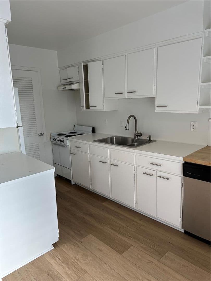 Austin Apartment: 100 Blue Ridge Trail