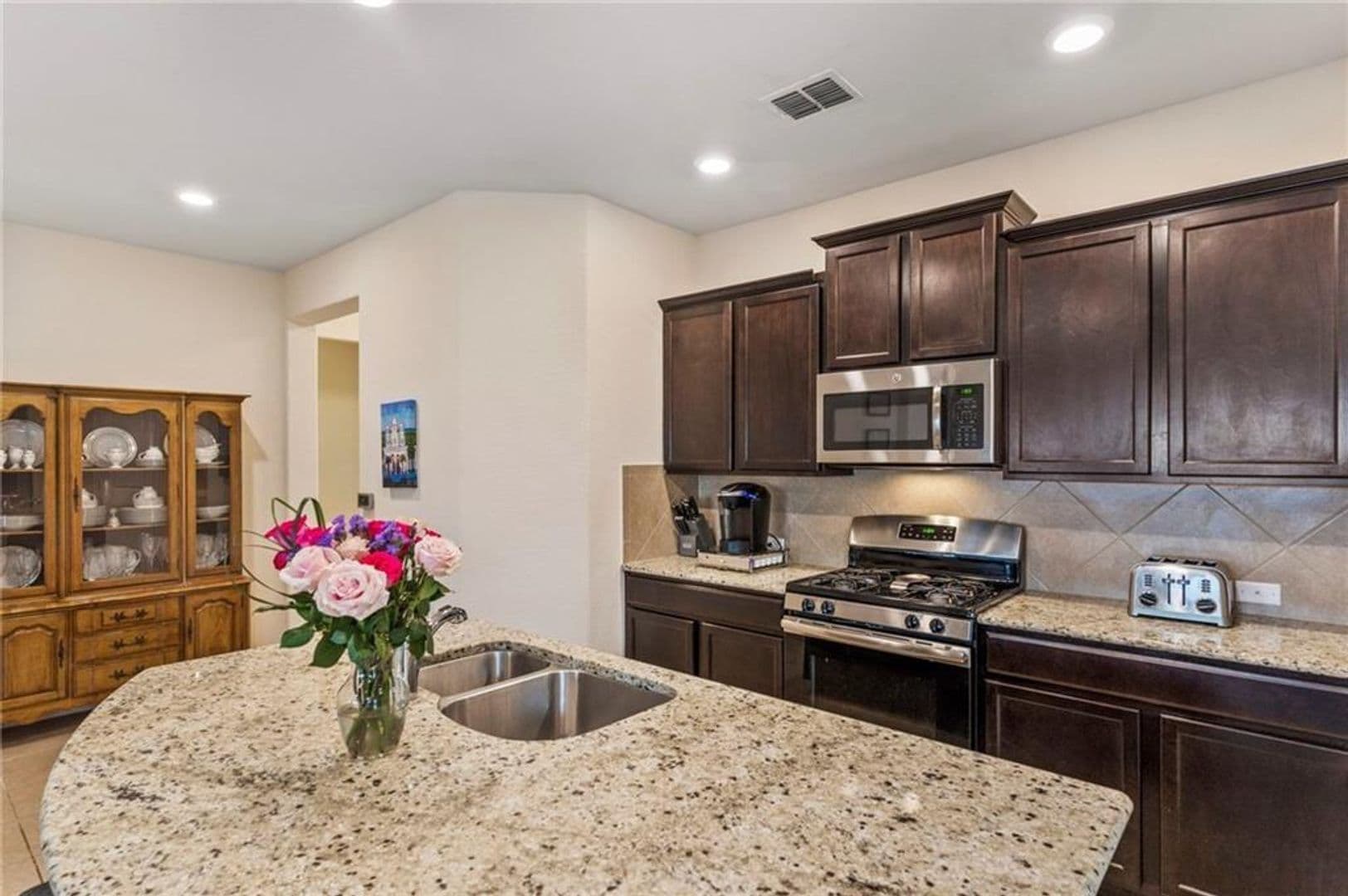 Buda House: 495 Shale Circle