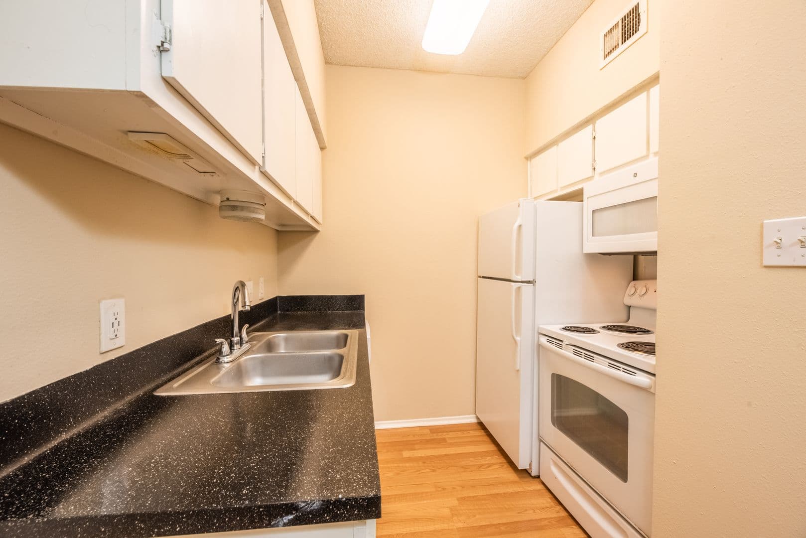 Austin Apartment: 2818 Nueces St