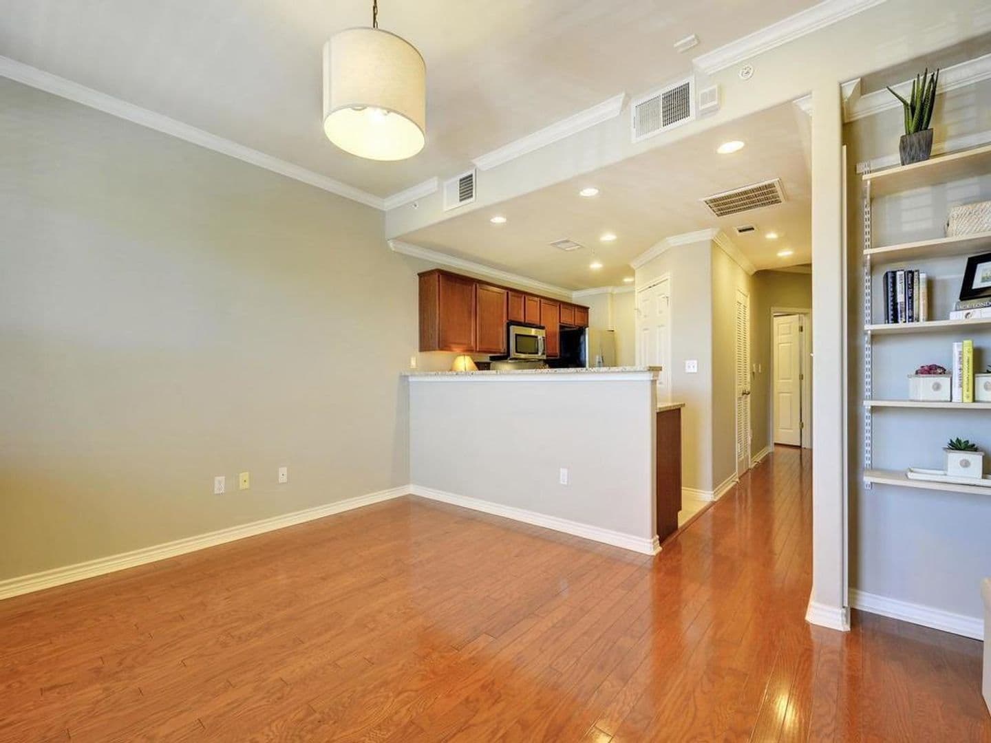 Austin Apartment: 305 E 31st St #5