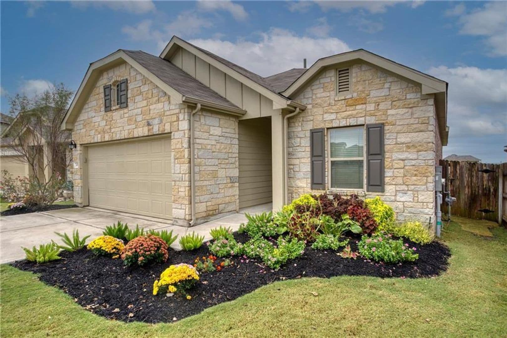 Buda House: 495 Shale Circle