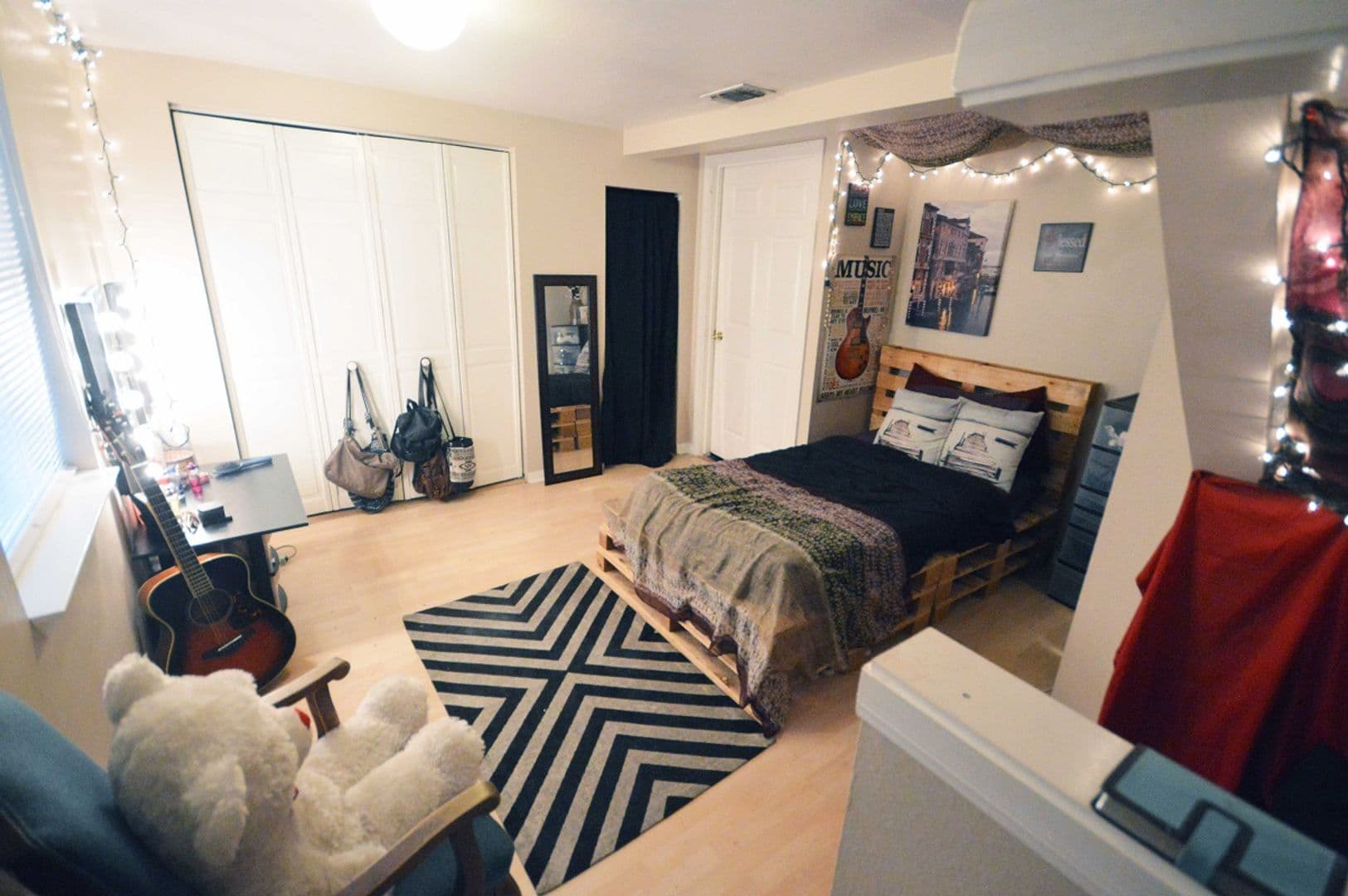 Austin Apartment: 907 E 38th St