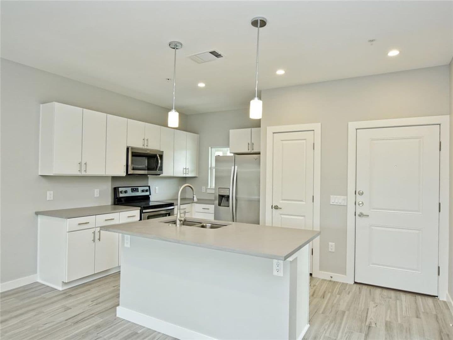 Austin Apartment: 100 Blue Ridge Trail