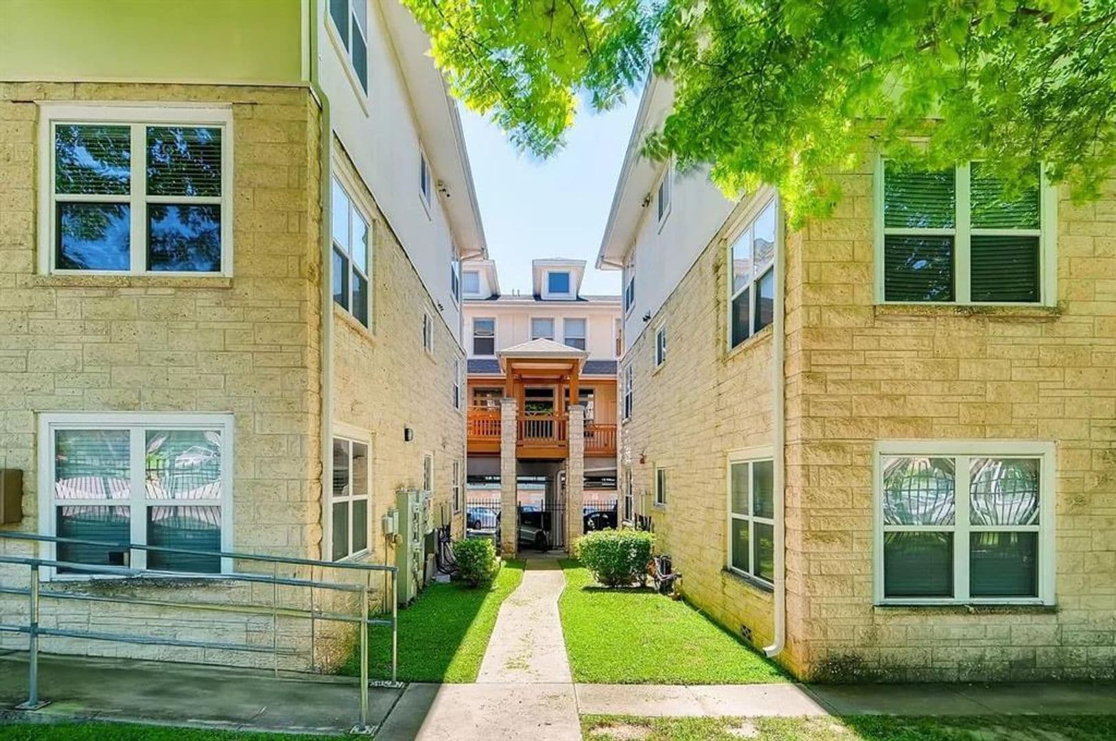 Austin Apartment: 305 E 31st St #5