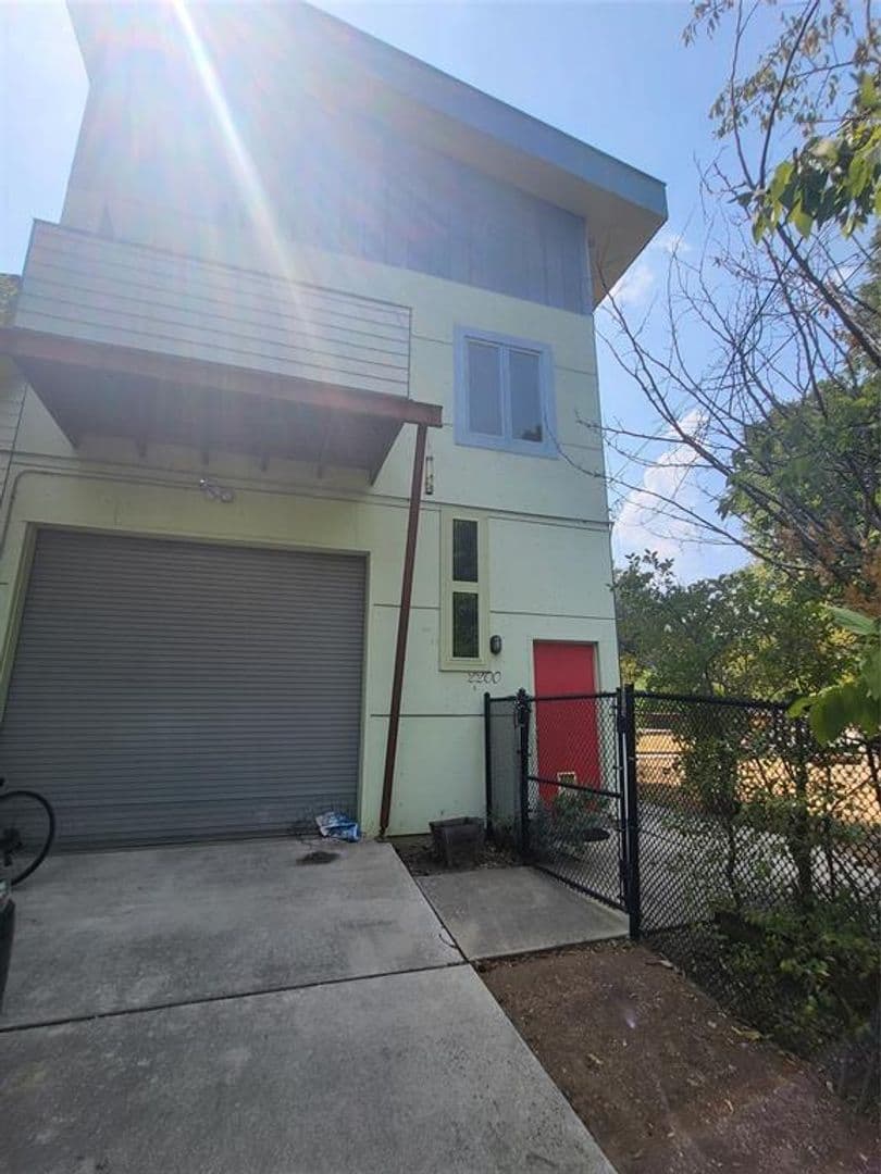 Austin Apartment: 2200 Curtis Avenue