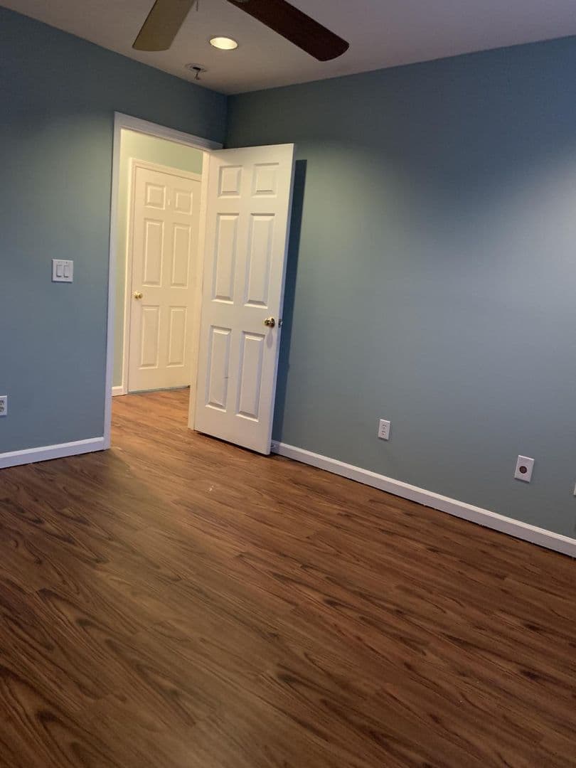 Lexington Apartment: 1100 Horsemans Ln