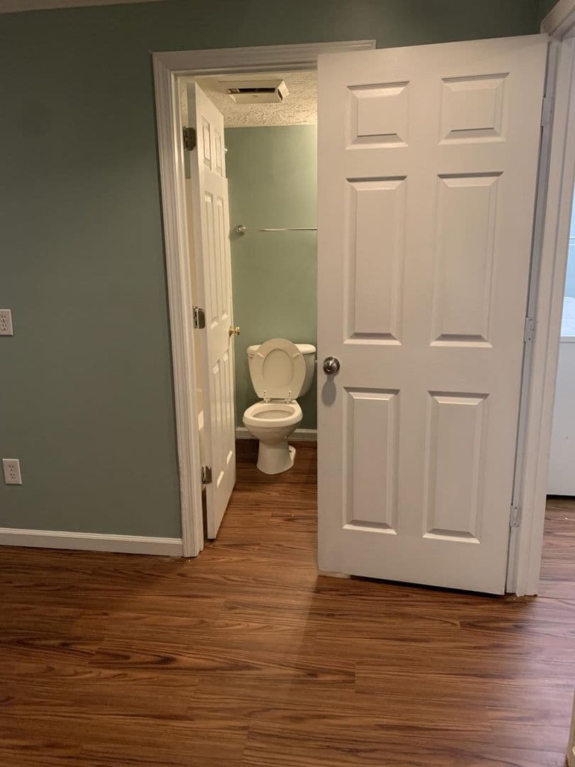 Lexington Apartment: 1100 Horsemans Ln