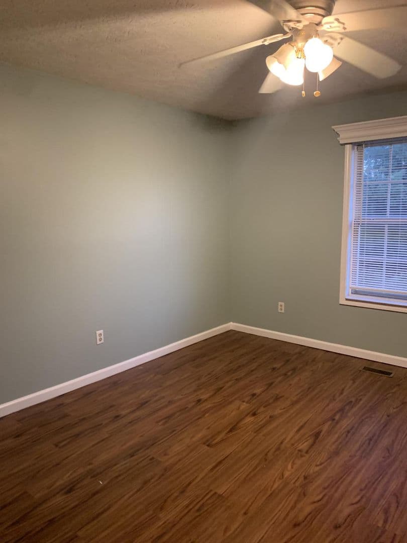 Lexington Apartment: 1100 Horsemans Ln