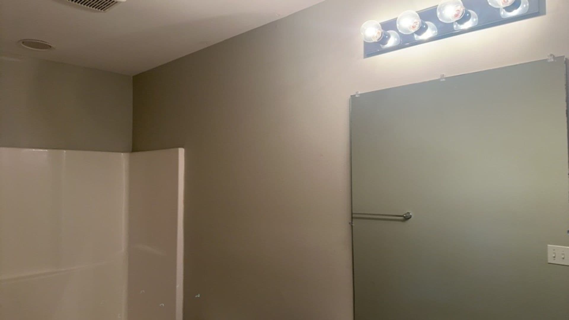 Lexington Apartment: 1100 Horsemans Ln