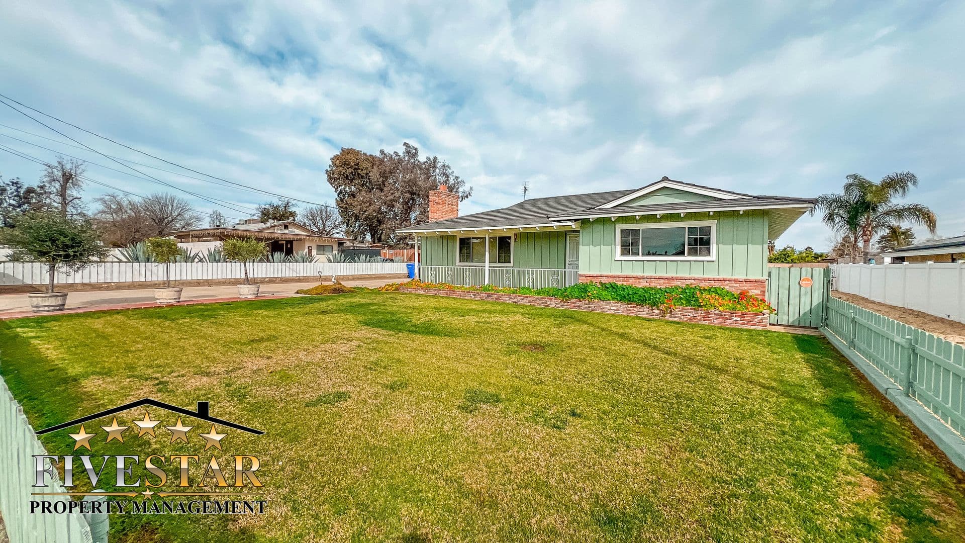 Bakersfield House: 709 Park Dr