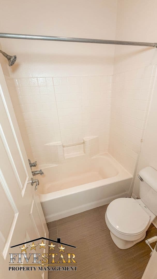 Bakersfield House: 10410 Titanium St