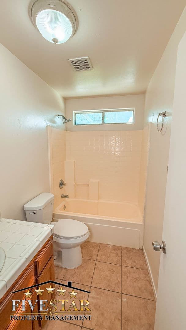 BAKERSFIELD House: 7408 CROSS GLADE STREET