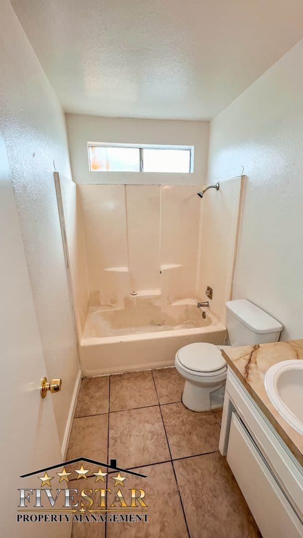 BAKERSFIELD Apartment: 1415 11TH ST