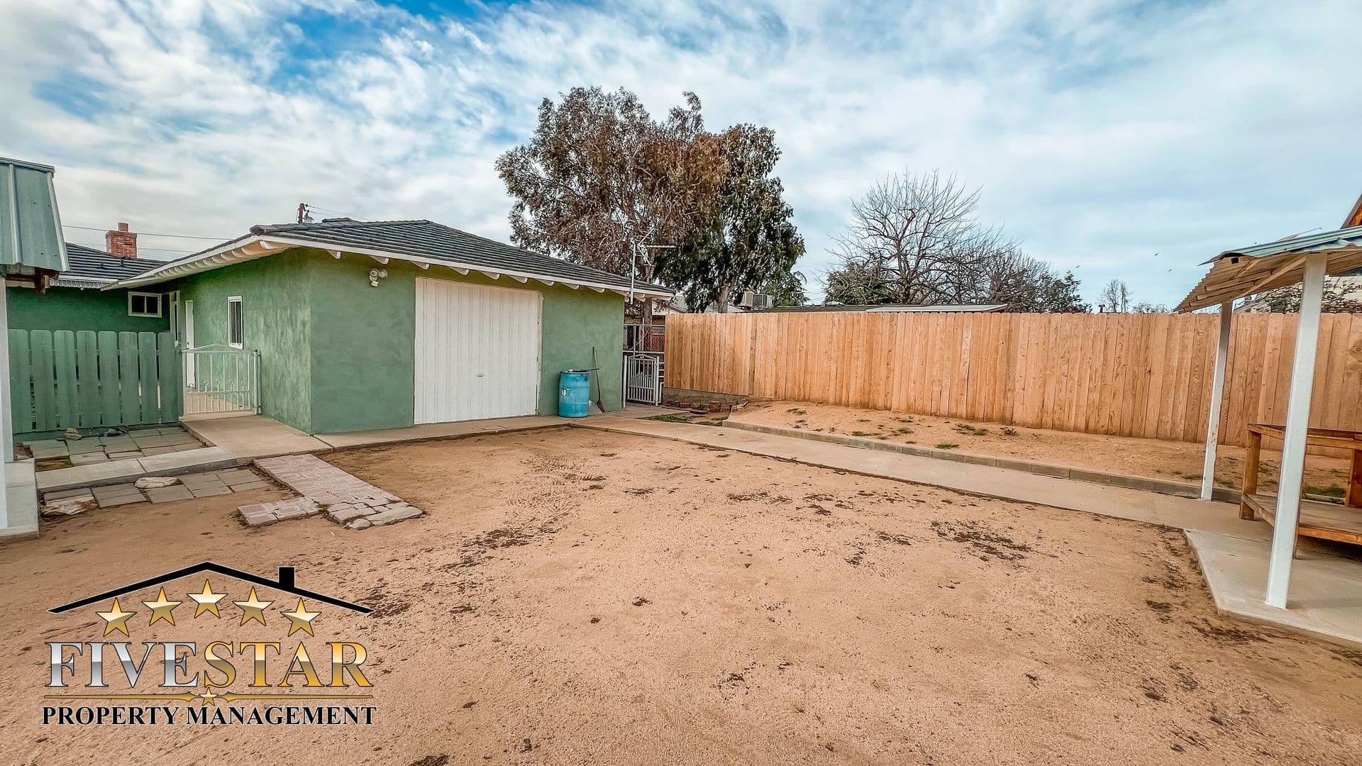 Bakersfield House: 709 Park Dr