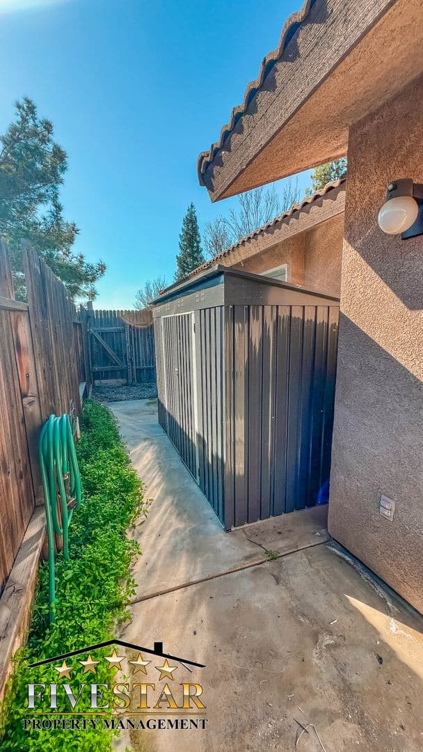 Bakersfield Apartment: 618 Spring Meadow Ct 2