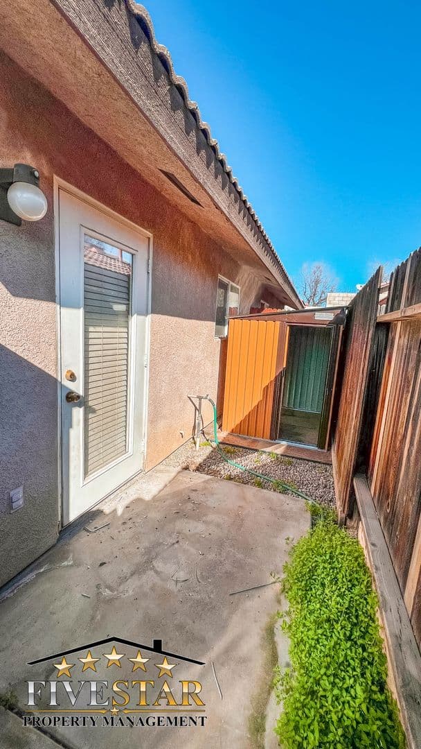 Bakersfield Apartment: 618 Spring Meadow Ct 2