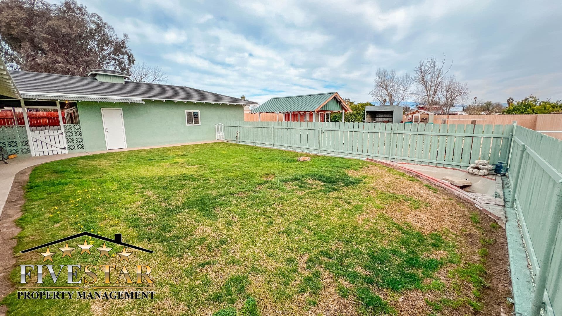 Bakersfield House: 709 Park Dr