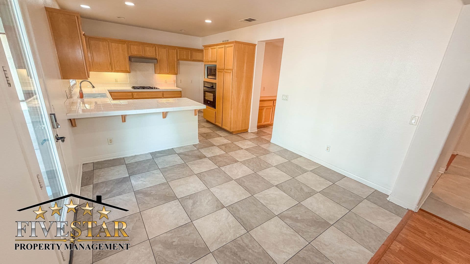 Bakersfield House: 10410 Titanium St