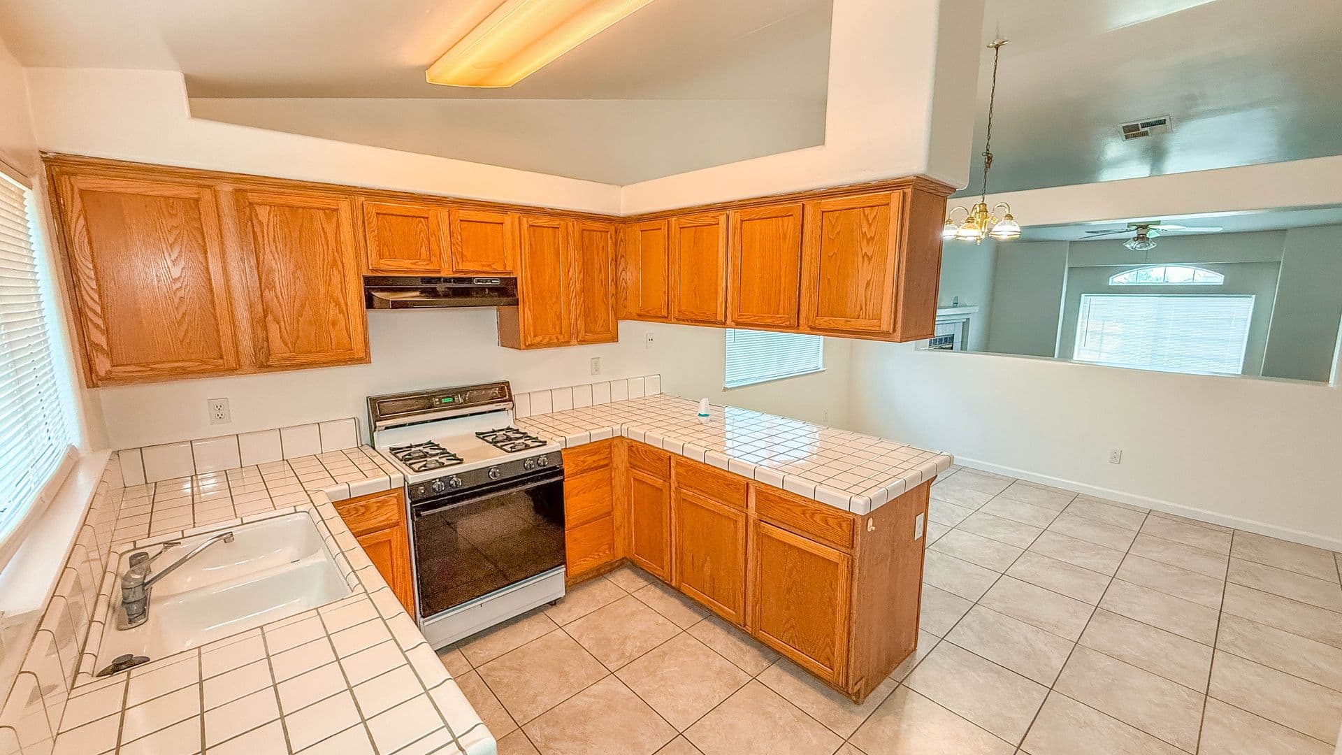 BAKERSFIELD House: 5311 SUNBIRD CT