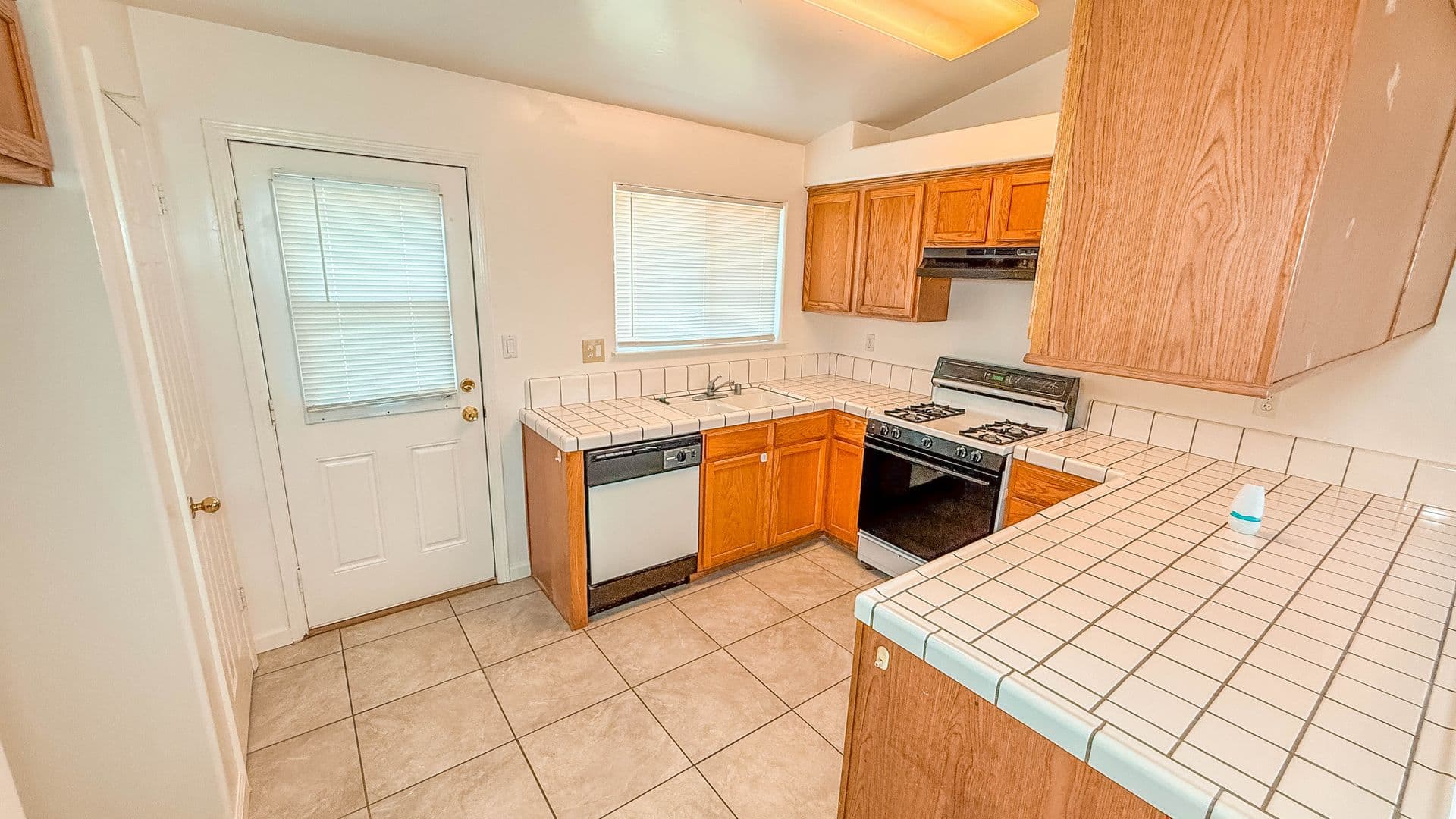 BAKERSFIELD House: 5311 SUNBIRD CT