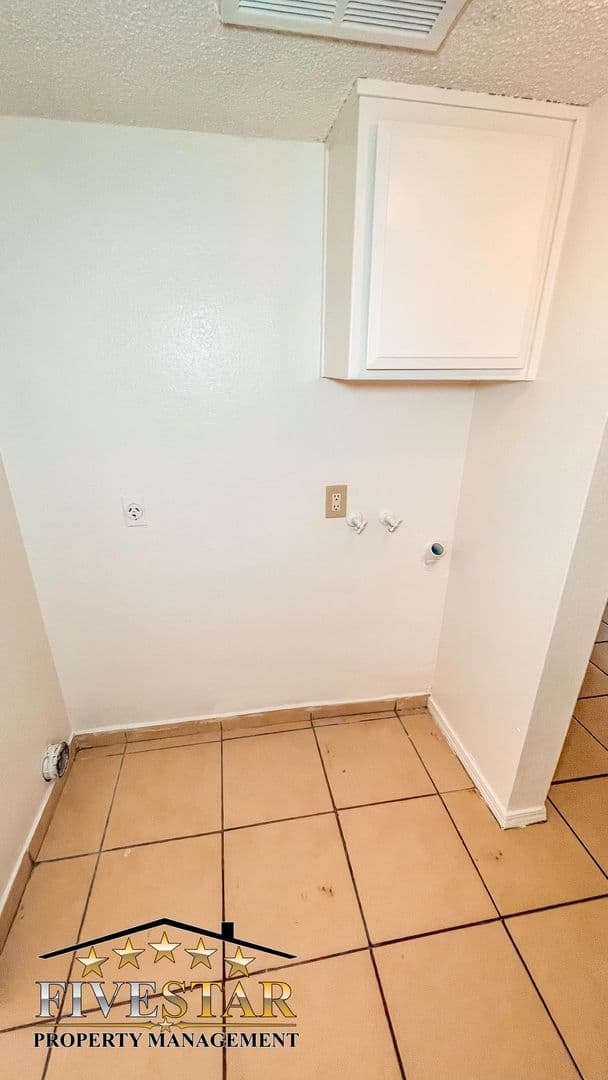 BAKERSFIELD Apartment: 1415 11TH ST
