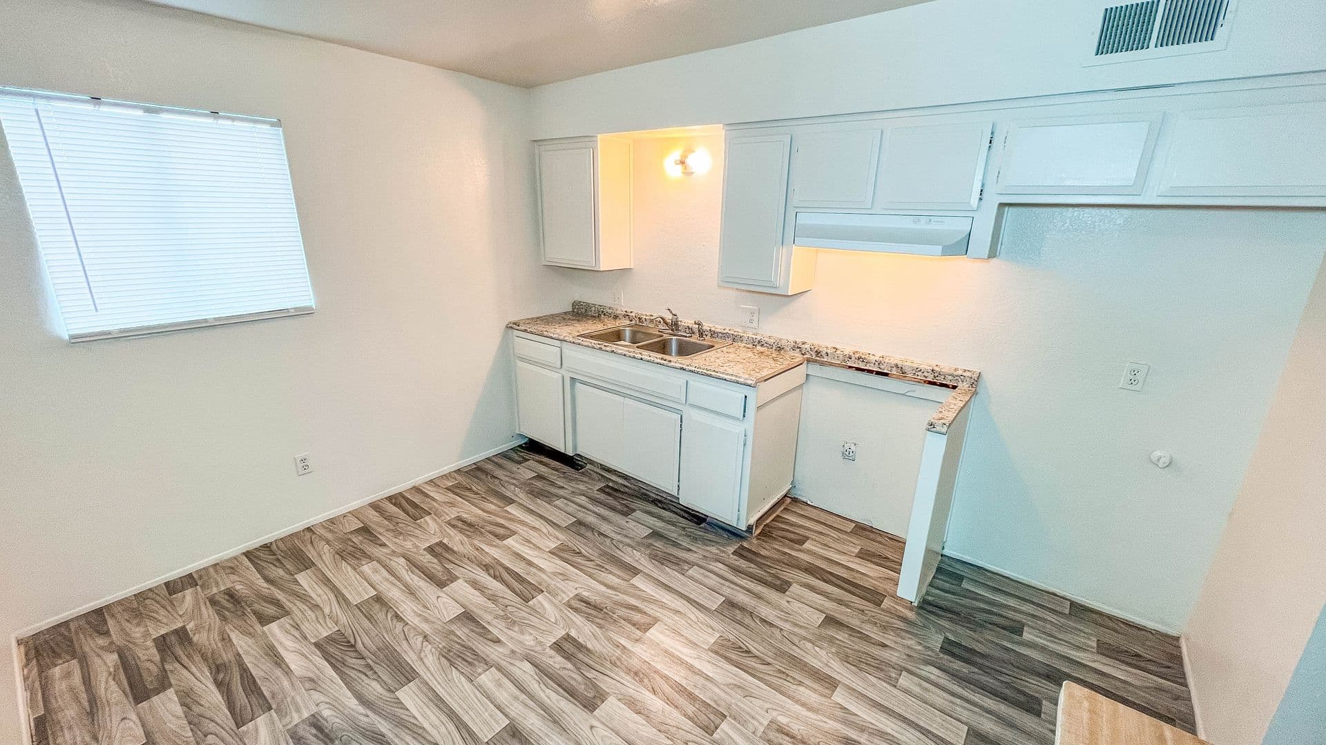 BAKERSFIELD Apartment: 1415 11TH ST