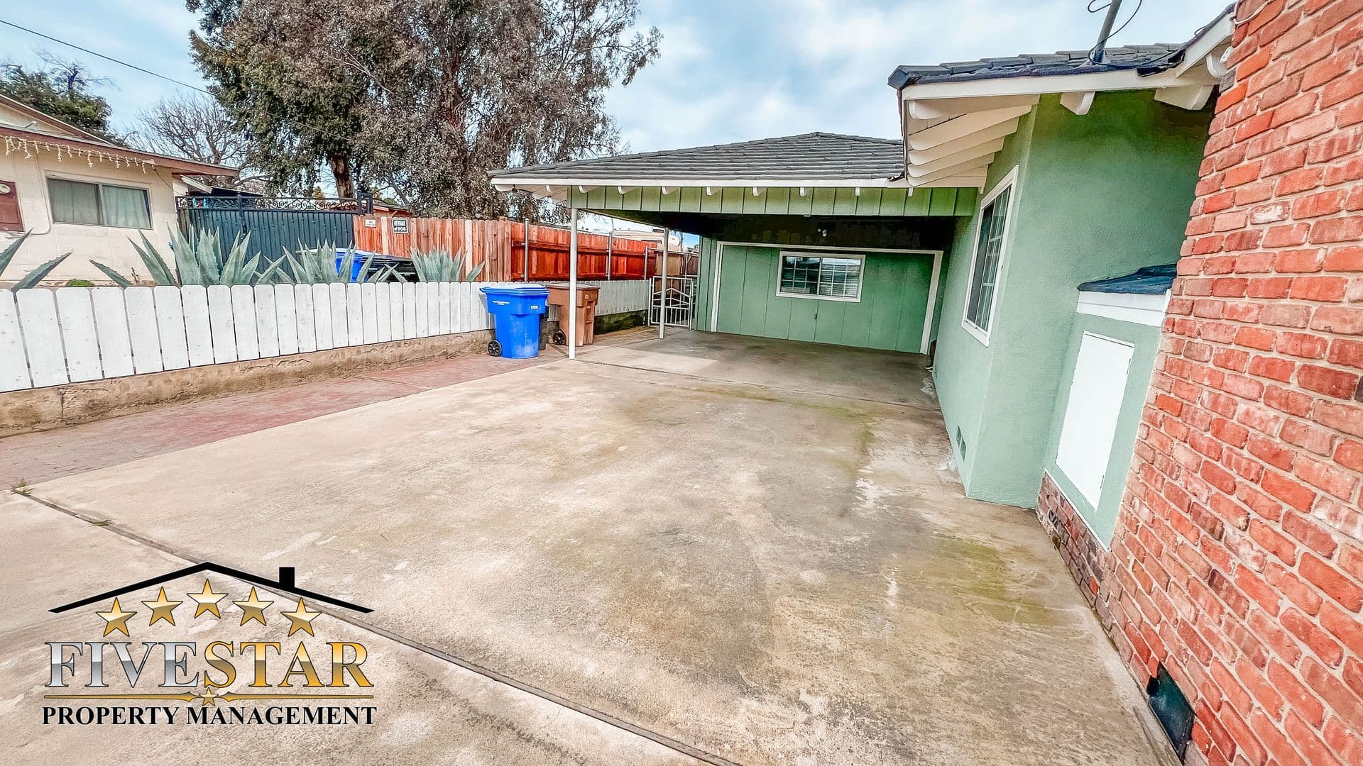 Bakersfield House: 709 Park Dr