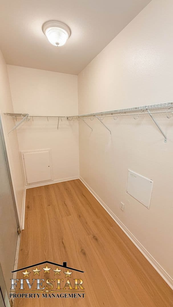 Bakersfield House: 10410 Titanium St