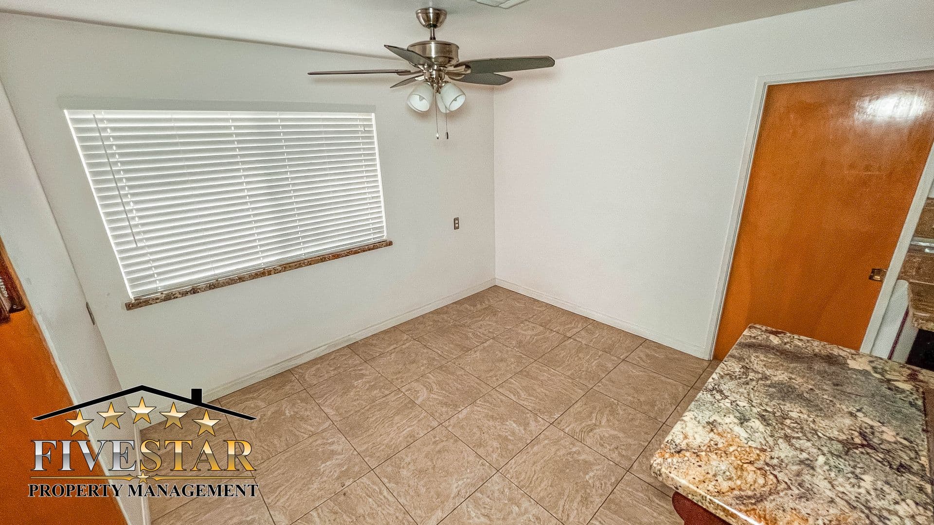 Bakersfield House: 709 Park Dr