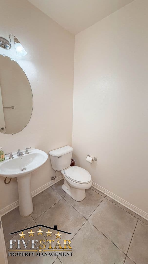 Bakersfield House: 10410 Titanium St